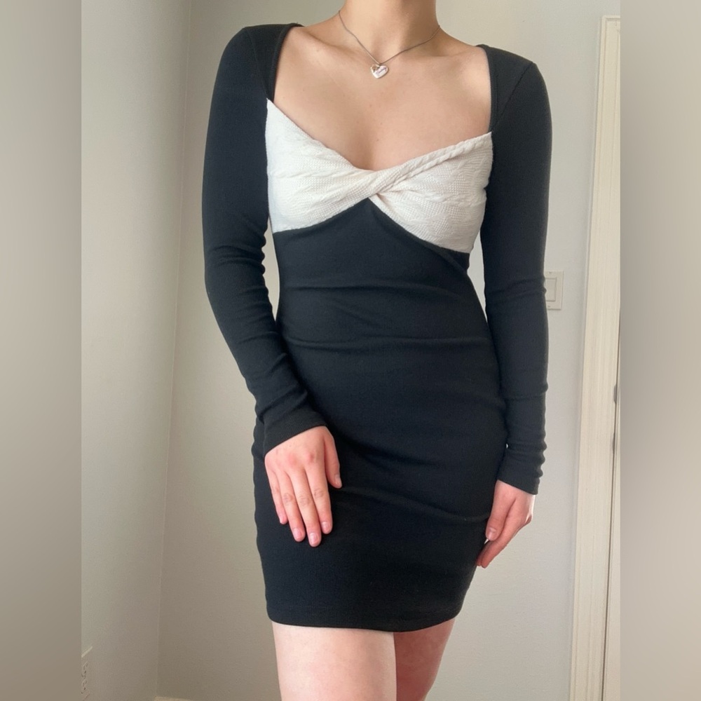 Black and white mini bodycon dress with twist detail #cute #sweaterdress